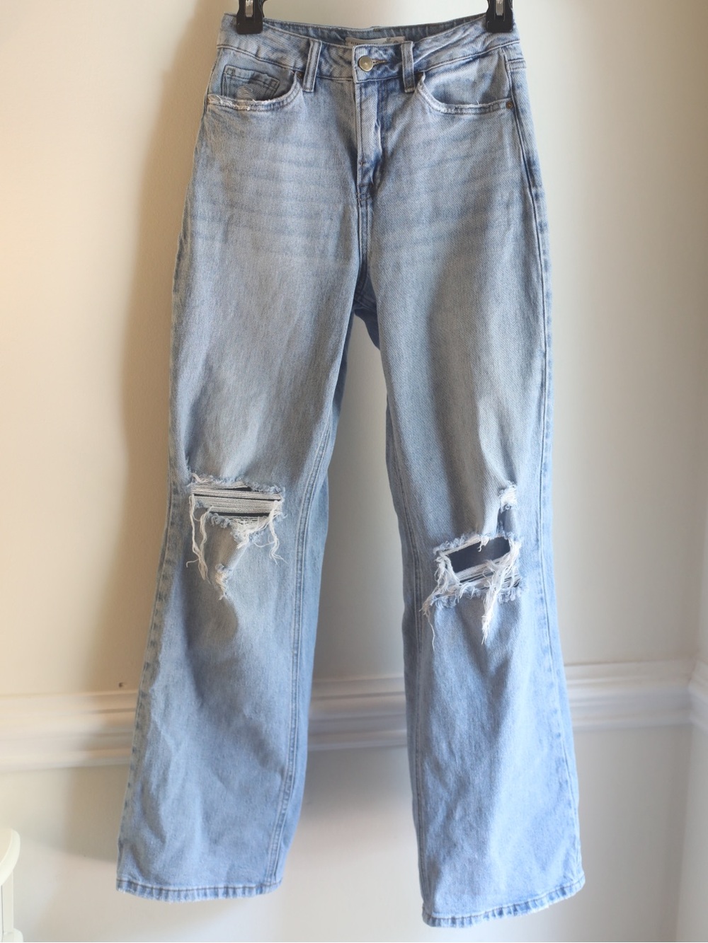 Altar’d‎ State Light Wash Distressed Straight Leg Jeans Size 25